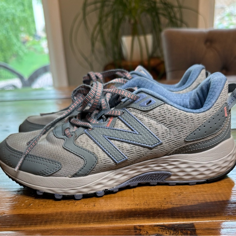 New Balance 410 Trail Women’s size 9